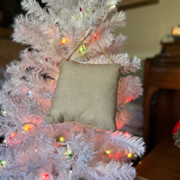 1995 Christmas Red Truck Pillow
Ornament - Picture 5 of 5